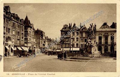 Carte postale ancienne Place de l'Amiral Courbet — Abbeville (Somme)