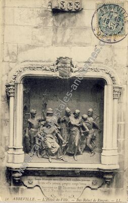 Carte postale ancienne L'Hôtel-de-Ville. — Bas-Relief de Ringois — Abbeville (Somme)
