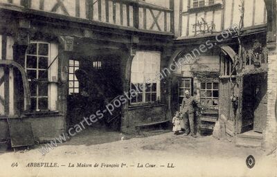 Carte postale ancienne La Maison de François Ier. — La Cour — Abbeville (Somme)