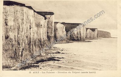 Carte postale ancienne Les Falaises - Direction du Tréport (marée haute) — Ault (Somme)