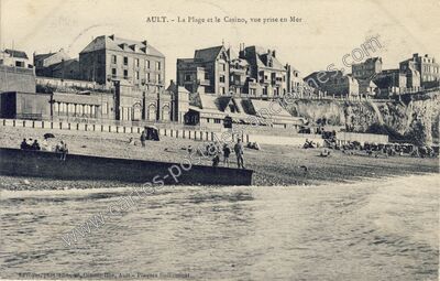 Carte postale ancienne La Plage et le Casino, vue prise en Mer — Ault (Somme)