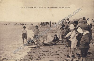 Carte postale ancienne Lancement de bateaux — Cayeux-sur-Mer (Somme)
