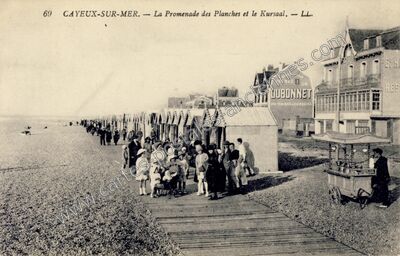 Carte postale ancienne La Promenade des Planches et le Kursaal — Cayeux-sur-Mer (Somme)