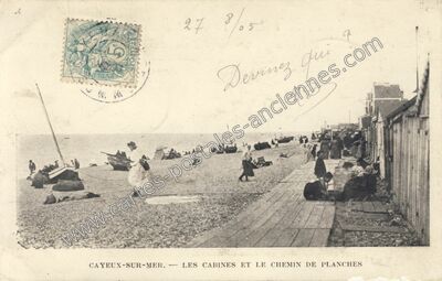 Carte postale ancienne Les Cabines et le Chemin de Planches — Cayeux-sur-Mer (Somme)