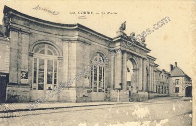 Carte postale ancienne La Mairie — Corbie (Somme)