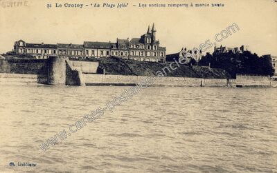 Carte postale ancienne Les anciens remparts à marée haute — Le Crotoy (Somme)