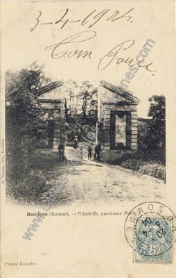 Carte postale ancienne Citadelle, ancienne Porte — Doullens (Somme)