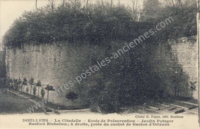 Carte postale ancienne La Citadelle - Ecole de Préservation — Doullens (Somme)