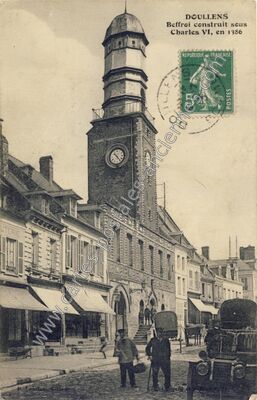 Carte postale ancienne Beffroi construit sous Charles VI, en 1386 — Doullens (Somme)