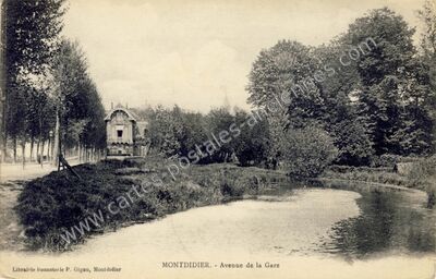 Carte postale ancienne Avenue de la Gare — Montdidier (Somme)