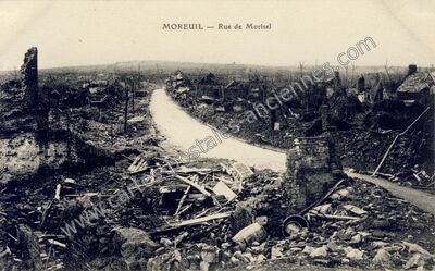 Carte postale ancienne Rue de Morisel — Moreuil (Somme)