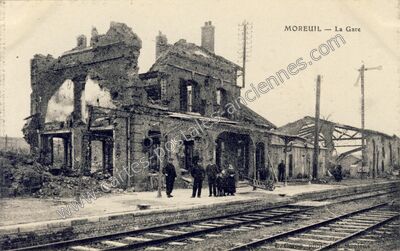 Carte postale ancienne La Gare — Moreuil (Somme)