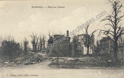 Carte postale ancienne Place du Château — Moreuil (Somme)