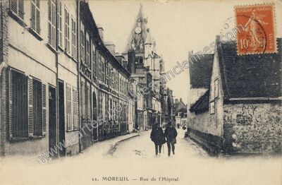 Carte postale ancienne Rue de l'Hôpital — Moreuil (Somme)