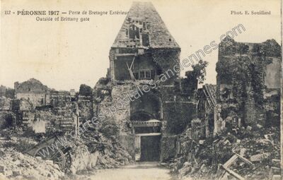 Carte postale ancienne Porte de Bretagne Extérieur — Péronne (Somme)