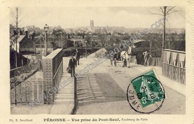 Carte postale ancienne Vue prise du Pont-Neuf, Faubourg de Paris — Péronne (Somme)