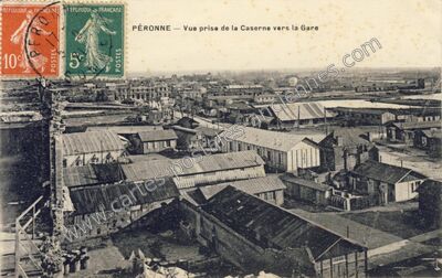 Carte postale ancienne Vue prise de la Caserne vers la Gare — Péronne (Somme)