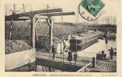 Carte postale ancienne Ancien Pont-Levis, Faubourg — Péronne (Somme)