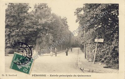 Carte postale ancienne Entrée principale du Quiconce — Péronne (Somme)