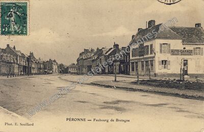 Carte postale ancienne Faubourg de Bretagne — Péronne (Somme)