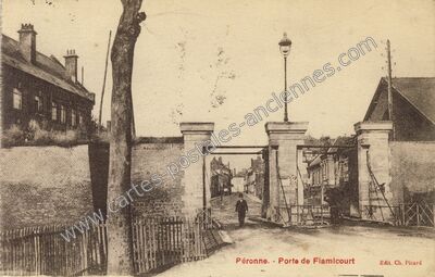 Carte postale ancienne Porte de Flamicourt — Péronne (Somme)