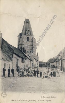 Carte postale ancienne Rue de l'Eglise — Proyart (Somme)