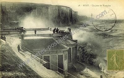 Carte postale ancienne Un jour de Tempête — Ault (Somme)