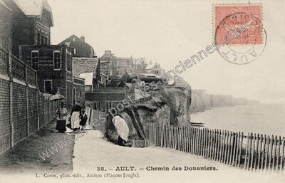 Carte postale ancienne Chemin des Douaniers — Ault (Somme)