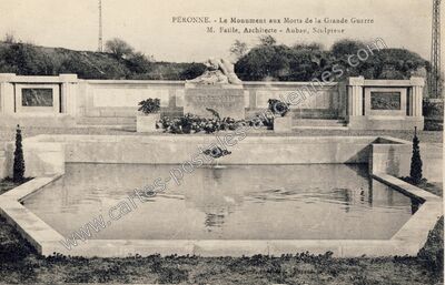 Carte postale ancienne Le Monument aux Morts de la Grande Guerre — Péronne (Somme)