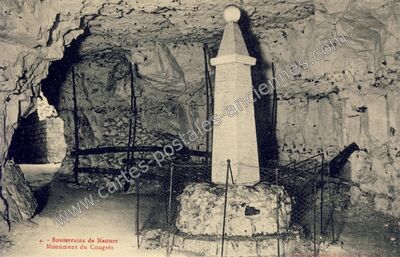 Carte postale ancienne Souterrains / Monument du Congrès — Naours (Somme)