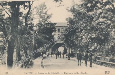 Carte postale ancienne Entrée de la Citadelle — Amiens (Somme)