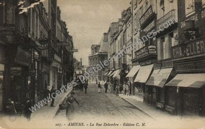 Carte postale ancienne La Rue Delambre — Amiens (Somme)