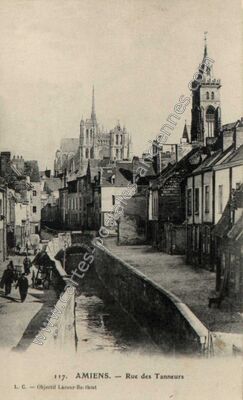 Carte postale ancienne Rue des Tanneurs — Amiens (Somme)