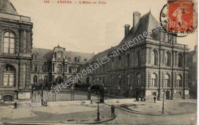 Carte postale ancienne L'Hôtel de Ville — Amiens (Somme)