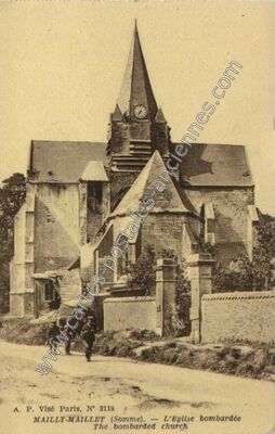 Carte postale ancienne L'Eglise bombardée — Mailly-Maillet (Somme)