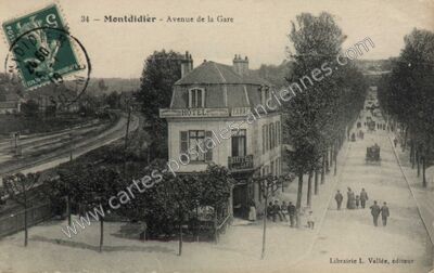 Carte postale ancienne Avenue de la Gare — Montdidier (Somme)