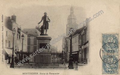 Carte postale ancienne Statue de Parmentier — Montdidier (Somme)