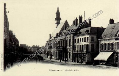 Carte postale ancienne Hôtel de Ville — Péronne (Somme)