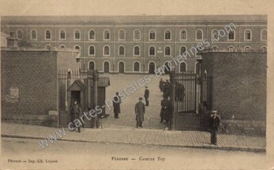 Carte postale ancienne Caserne Foy — Péronne (Somme)