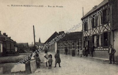 Carte postale ancienne Rue du Moulin — Le Plessier-Rozainvillers (Somme)