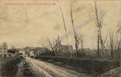 Carte postale ancienne Vue prise de la Route de Damix — Arçais (Deux-Sèvres)