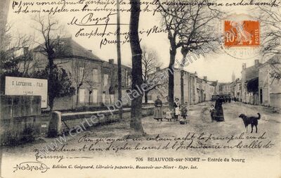 Carte postale ancienne Entrée du bourg — Beauvoir-sur-Niort (Deux-Sèvres)
