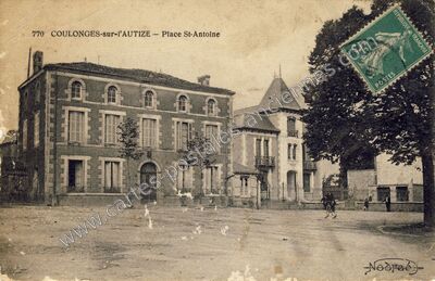 Carte postale ancienne Place St-Antoine — Coulonges-sur-l'Autize (Deux-Sèvres)