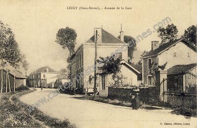Carte postale ancienne Avenue de la Gare — Lezay (Deux-Sèvres)