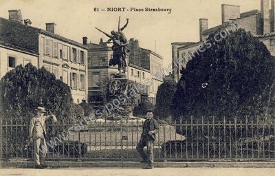 Carte postale ancienne Place Strasbourg — Niort (Deux-Sèvres)