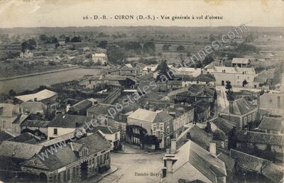 Carte postale ancienne Vue générale à vol d'oiseau — Oiron (Deux-Sèvres)