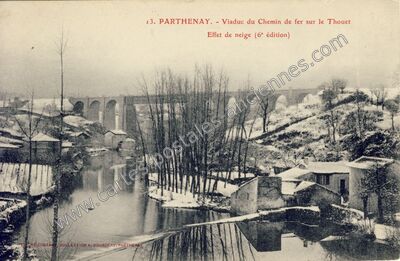 Carte postale ancienne Viaduc du Chemin de fer sur le Thouet — Parthenay (Deux-Sèvres)