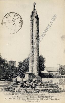 Carte postale ancienne Croix Hosannière du XIIe siècle (Mon. Hist) — La Peyratte (Deux-Sèvres)