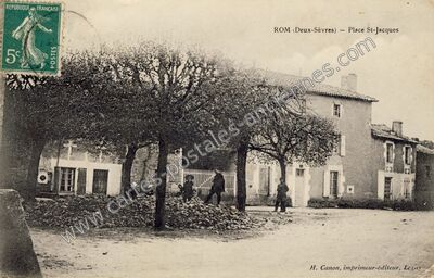 Carte postale ancienne Place St-Jacques — Rom (Deux-Sèvres)