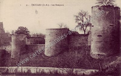 Carte postale ancienne Les Remparts — Thouars (Deux-Sèvres)